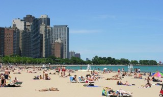 chicago-beach-summer