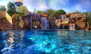 luxury-backyard-swimming-pools